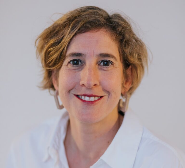 Dr. Julia Annabel Wagle