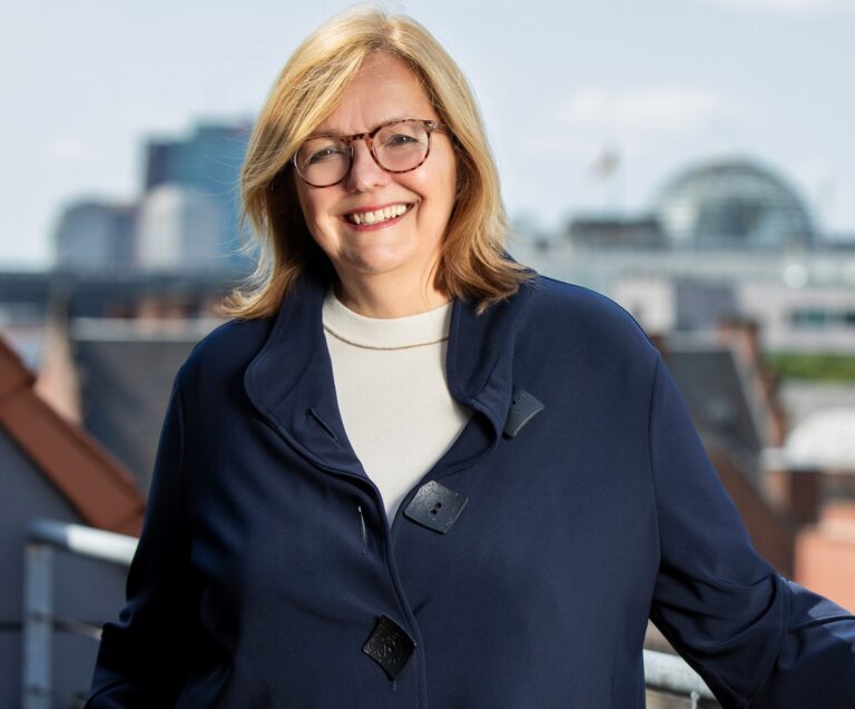 Dr. Ruth Hecker